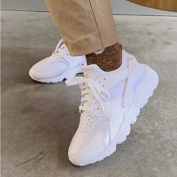 Nike Women’s Air Huarache Sneaker Low Cut White and Platinum Cushioned - Picture 13 of 14